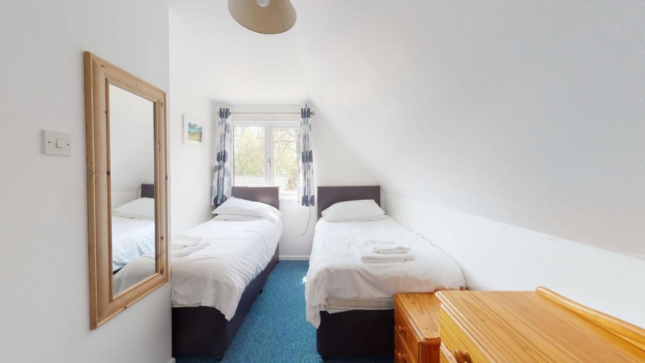 Вилла 37 Trevithick Court, Tolroy Manor Хейл Экстерьер фото