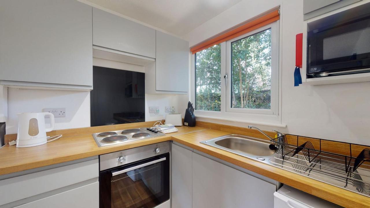 Вилла 37 Trevithick Court, Tolroy Manor Хейл Экстерьер фото